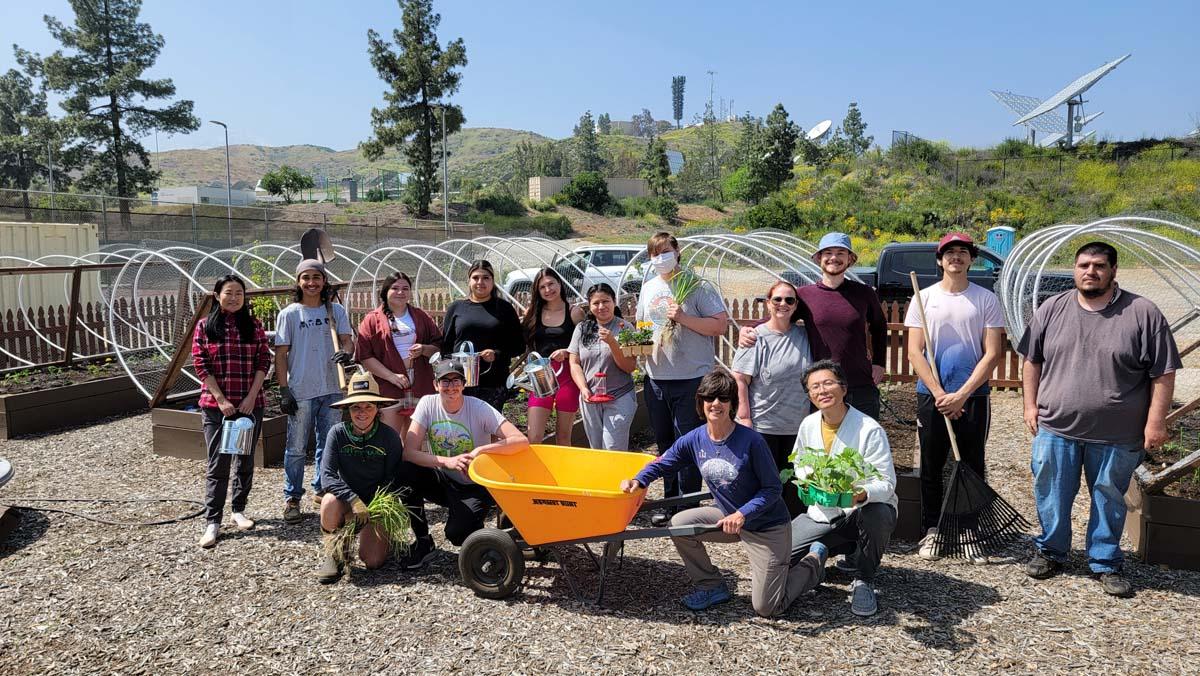 Community Garden Volunteers Photos Thumbnail